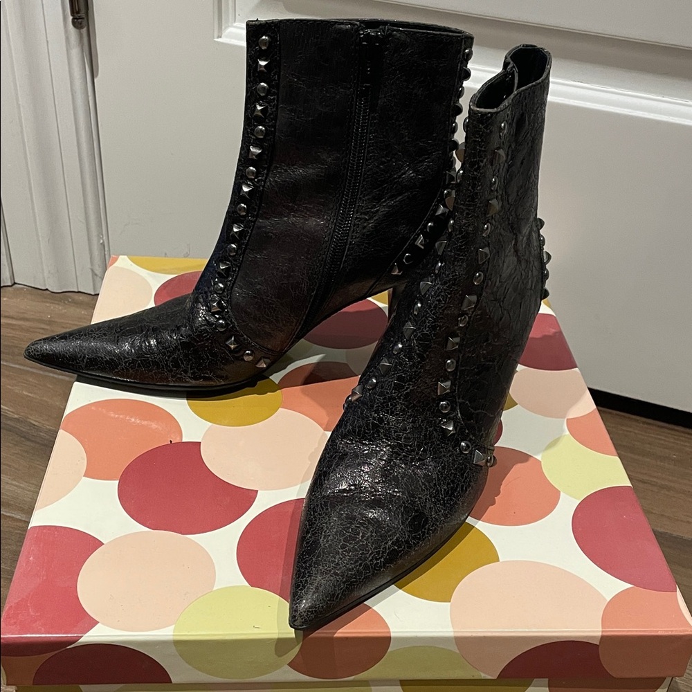 Richard Tyler Black Distressed Leather Studded Heeled Booties